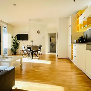 Topmodernes Sonnenwohnen Bei U-bahn Und Therme Oberlaa, 15 Min Bis Stephansplatz Apartment