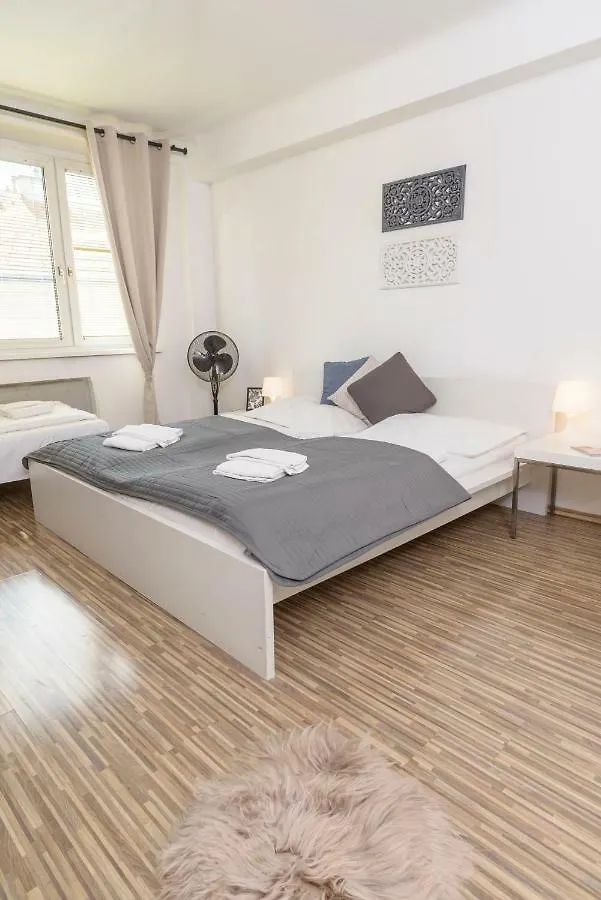 Ferienwohnung Kriehubergasse by ichbucheAT Wien 0*,